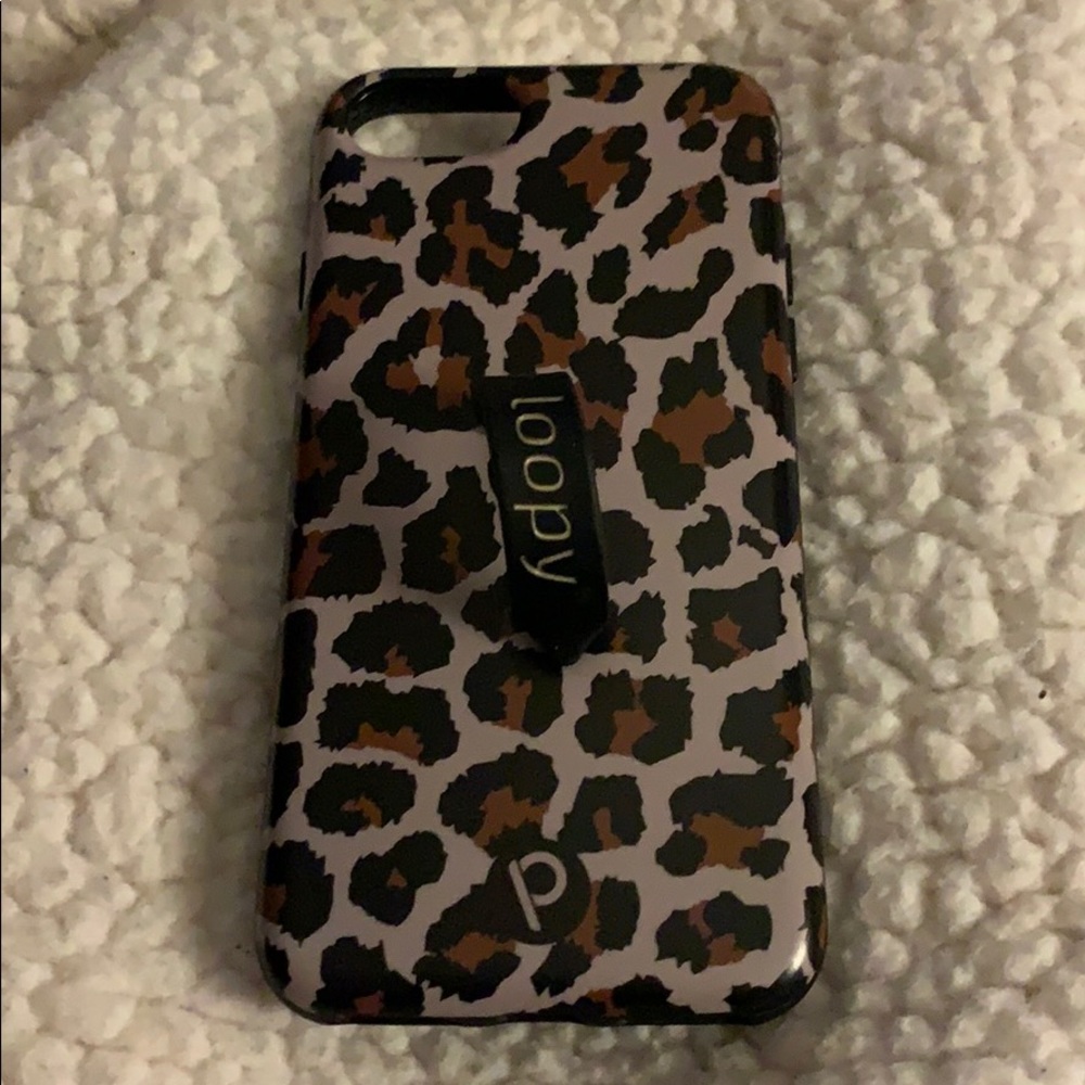 Leopard loopy case